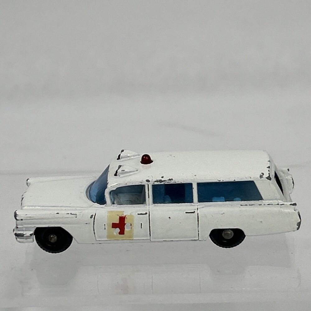 Matchbox Lesney NO. 54 S & S Cadillac Ambulance Superfast White